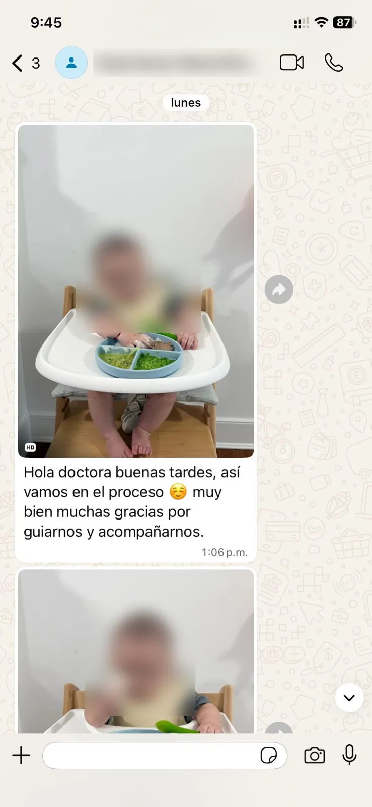 Mensaje de una mamá con una foto de su bebé comiendo